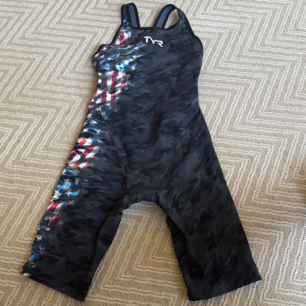 TYR Venzo size 28 open back tech suit
